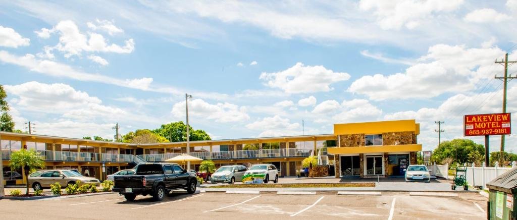 Free parking at Lakeview Motel